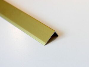 Nep Inox Bo Goc Op Lat Chu L Mau Vang Bong